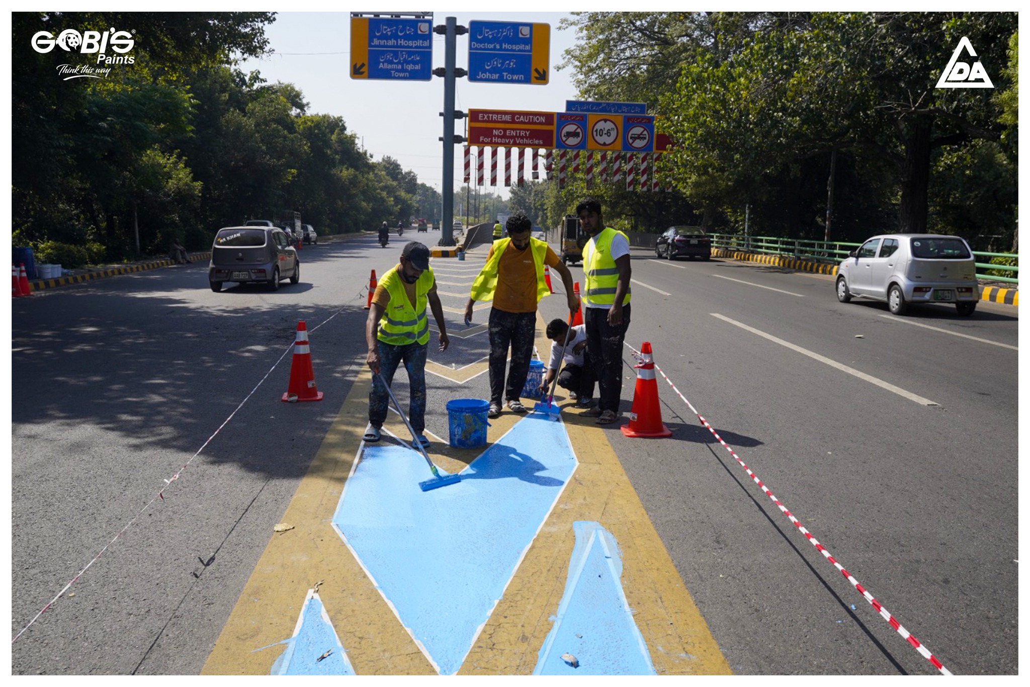 Blue Line U-Turn on Underpass Lahore